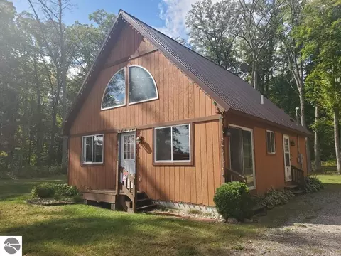 7864 S 1 Rd, Harrietta, MI 49638 photo 2