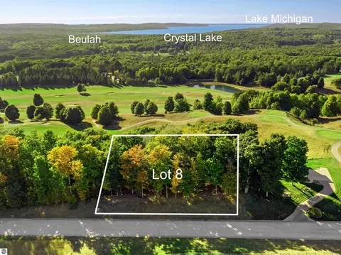 008 Heather Ridge Trl, Beulah, MI 49617