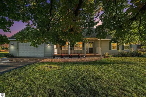 8515 King Arthurs Ct, Kingsley, MI 49649