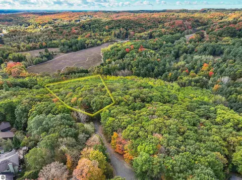 000 Incochee Crest Cmns, Traverse City, MI 49684