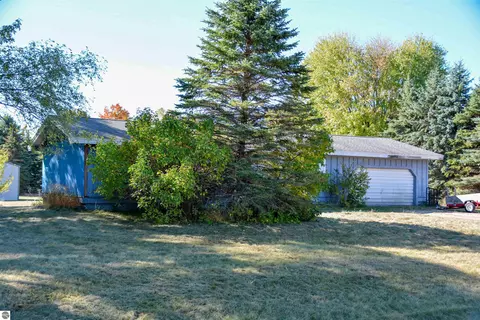 5461 Sunnyside St, Grawn, MI 49637