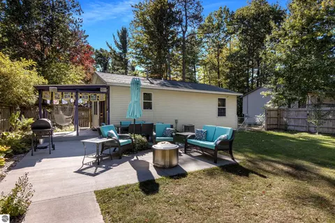 10634 Wildwood Rd, Interlochen, MI 49643