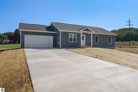 4446 Edwin Blvd, Grawn, MI 49637 photo 2