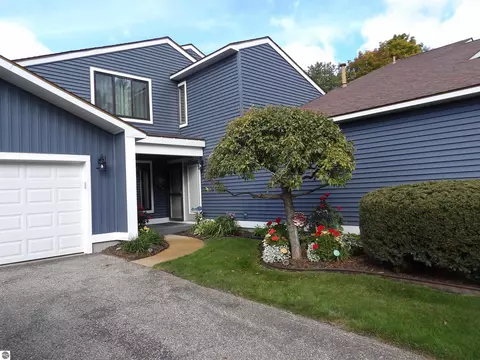 155 W North Shore Dr #22, Cadillac, MI 49601