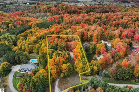 4562 S Bay Valley Dr, Suttons Bay, MI 49682