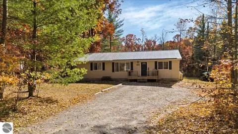 7785 Clifton Dr, South Branch, MI 48761