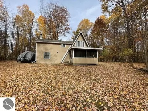 3262 Deerfield Ln, Lupton, MI 48635 photo 2