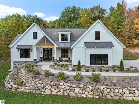 8040 S Skye Hill Dr, Traverse City, MI 49684