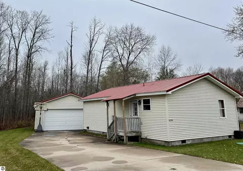 13949 Boucha St, Engadine, MI 49827