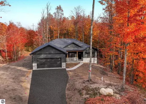 8252 E Boca Vista Trl, Traverse City, MI 49684