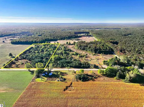 000 Van Tyle Rd, Gaylord, MI 49735