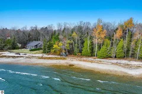 010 N Shore Dr, Northport, MI 49670