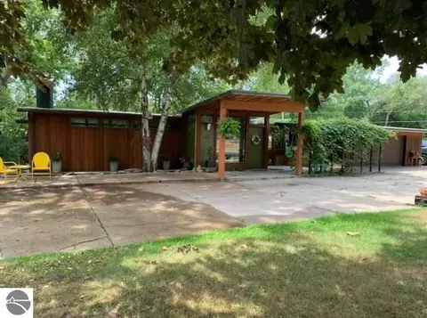 801 E Gordon Rd, Mount Pleasant, MI 48858