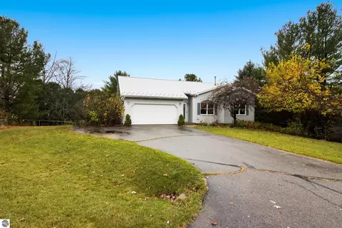 4185 Foxcraft Dr, Traverse City, MI 49684
