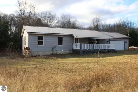 9396 SW Raspberry Rdg, Fife Lake, MI 49633
