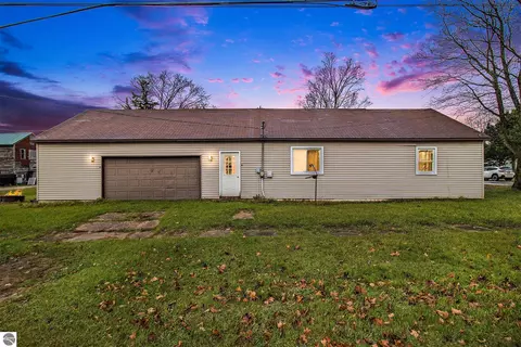 201 Garfield St, Luther, MI 49656