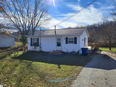10927 Cedar St, Honor, MI 49640
