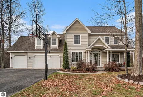 1574 Duke Holw, Traverse City, MI 49696