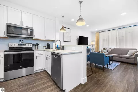 124 W Gillis St #6, Traverse City, MI 49684