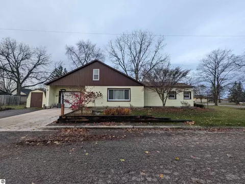 201 S S Ct, Standish, MI 48658