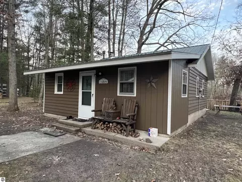 2250 Buck Rd, Harrison, MI 48625