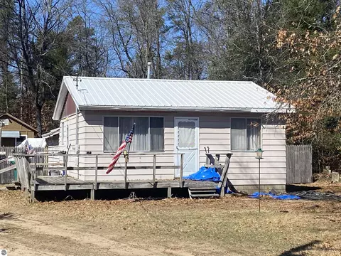 4038 W Brookview Dr, Prescott, MI 48756