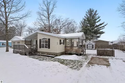 835 Crestwood Ln, Traverse City, MI 49686
