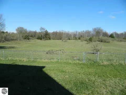 5877 Cutler Rd, Edmore, MI 48829 photo 2
