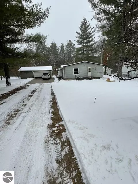 5855 Esmond Rd, Hale, MI 48739