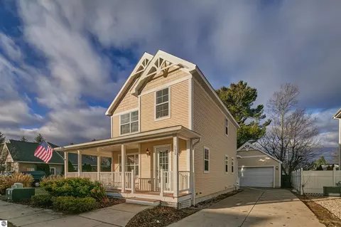 535 Belanger Ln, Traverse City, MI 49684