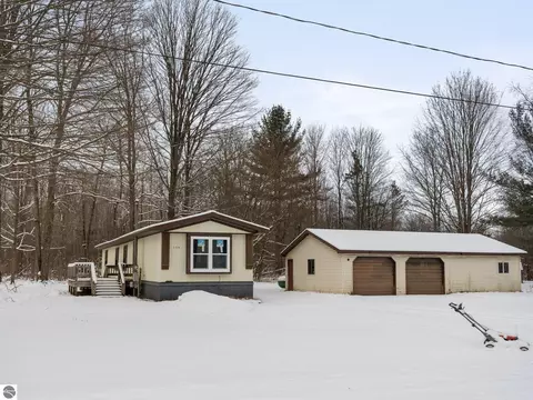 123 Chippewa Trl, Buckley, MI 49620
