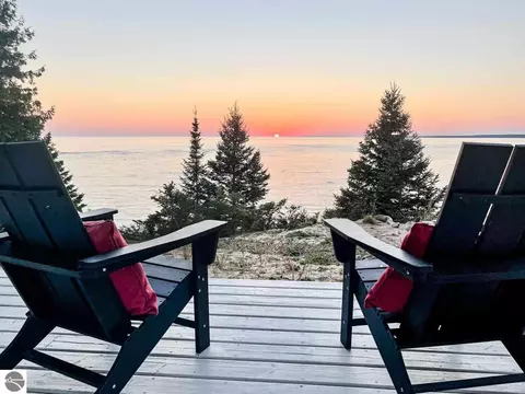 33171 Mrs Reddings Trl, Beaver Island, MI 49782