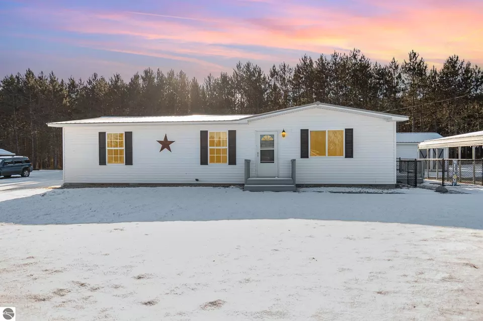  582 Cedardale Dr, Rose City, MI 48654 photo 1