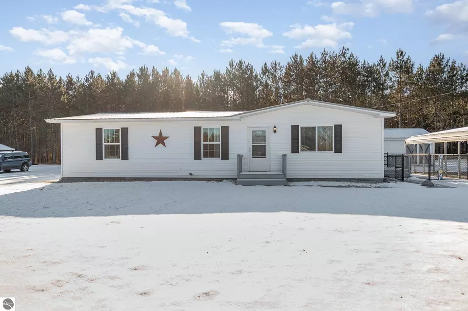  582 Cedardale Dr, Rose City, MI 48654 photo 5