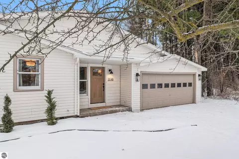 3148 College Terrace Ct, Traverse City, MI 49684