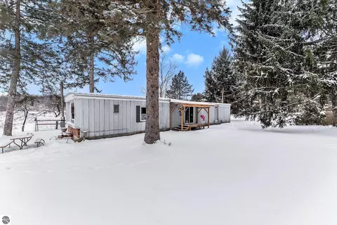 9680 S 7 12 Rd, Wellston, MI 49689