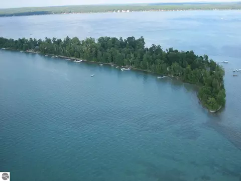 31 Treasure Is, Roscommon, MI 48653 photo 4