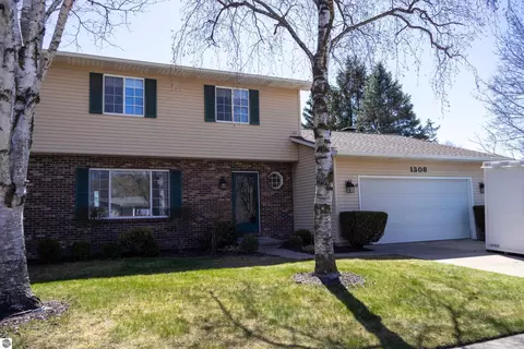 1306 Illinois Ct, Mount Pleasant, MI 48858
