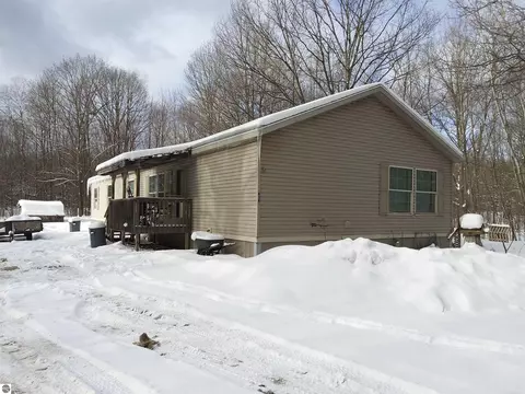 438 Reynolds Rd, Interlochen, MI 49643