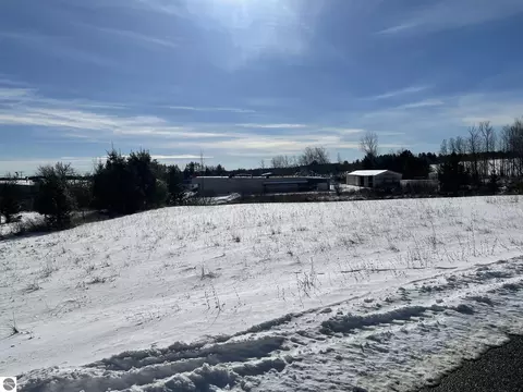 Na Fach Street, Rose City, MI 48654