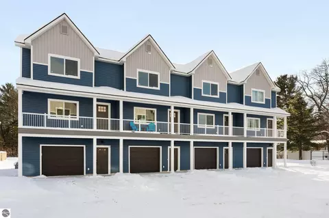 1026 Centre St #4, Traverse City, MI 49686