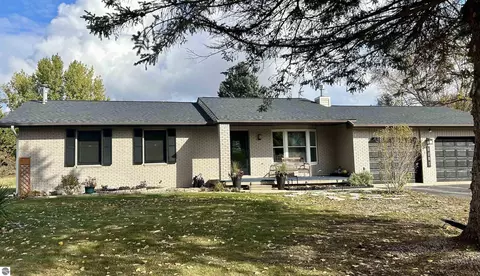 2578 Westward Dr, Traverse City, MI 49685