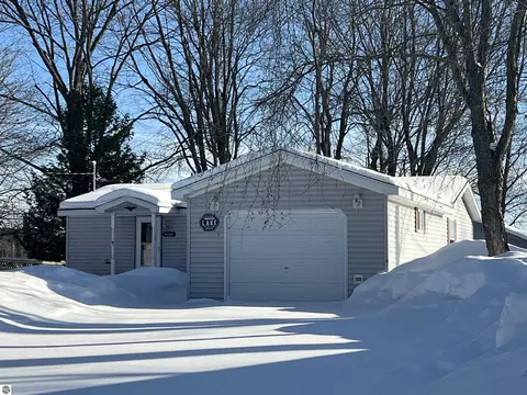 4564 NE North Shore Dr, Kalkaska, MI 49646