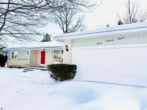 979 S Forestlane Dr, Traverse City, MI 49686