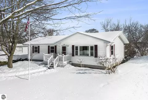 724 Cherokee St, Traverse City, MI 49684