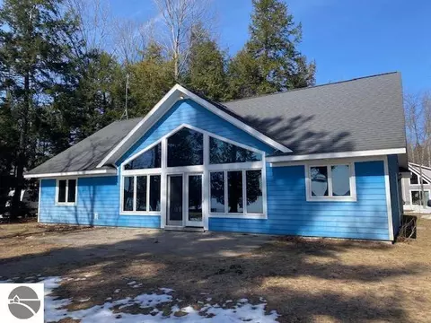 8501 Strawberry Point Rd, Grawn, MI 49637