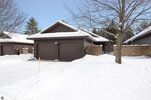 2030 Hammond Pl E, Traverse City, MI 49686