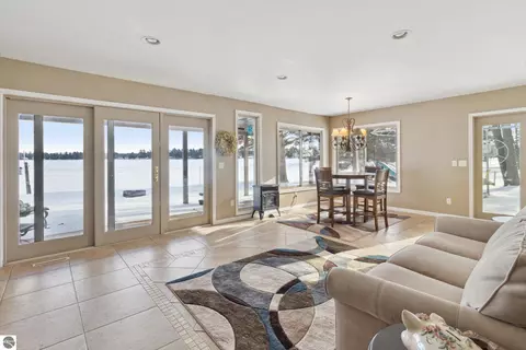11147 N N Shr, Lake, MI 48632