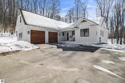 11494 Beech Tree Trl, Thompsonville, MI 49683
