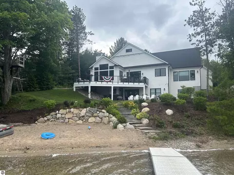 5475 Silver Sunrise Trl, Traverse City, MI 49685